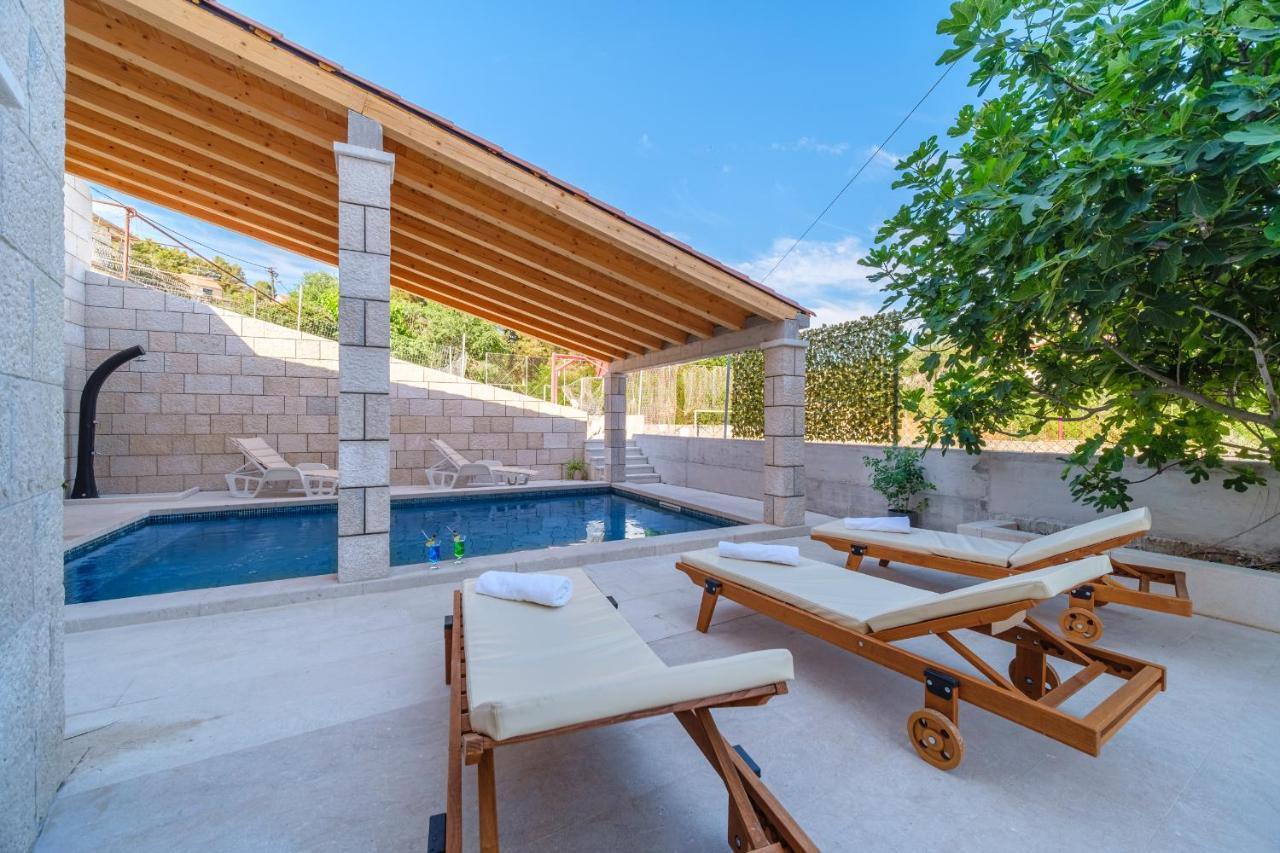 Luxury Stone Villa Nevija 2022 Private Villa Милна Экстерьер фото